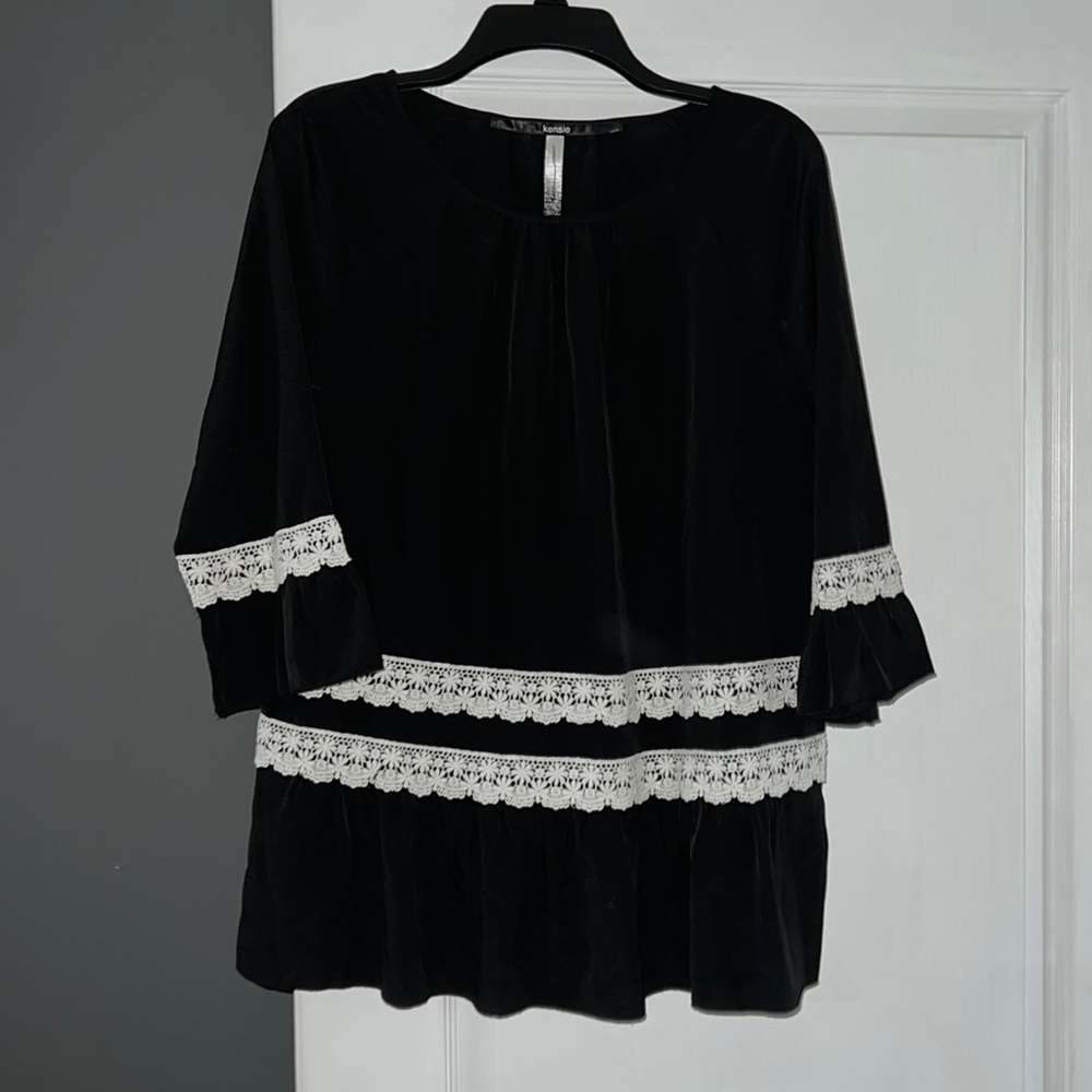 Kenzie black and white lace blouse
